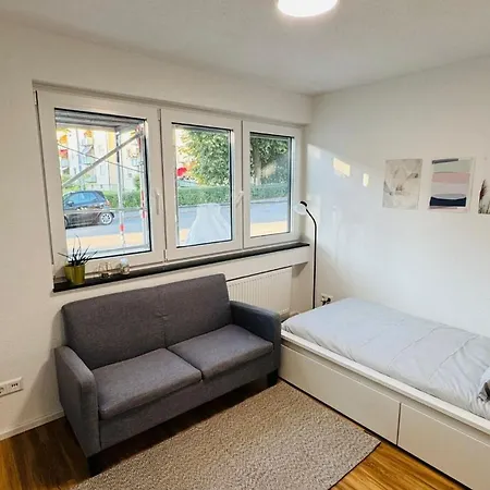 아파트 Cozy & Small Apartment-boeblingen 뵈브링엔