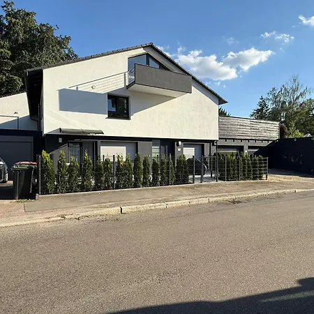 Cozy & Small Apartment-boeblingen דירה בובלינגן